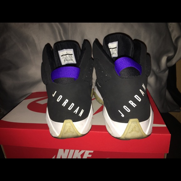 Jordan’s Size 11 - Picture 3 of 5